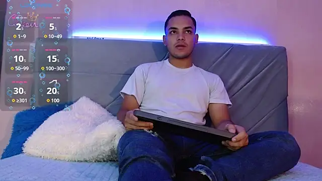 Snapshot of studentdeivy_ chatting on 02-25-26, 10:58 studentdeivy online show from 02-25-26, 10:58