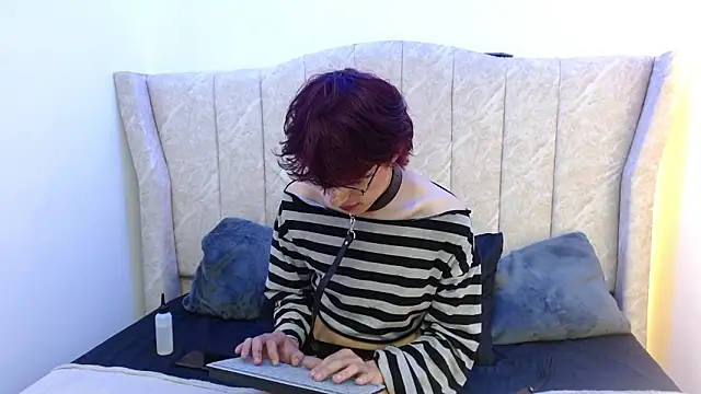 Snapshot of Angel_adrien chatting on 02-10-26, 01:04 Angel adrien online show from 02-10-26, 01:04