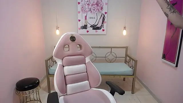 Snapshot of Adri_gomez_x chatting on 02-20-26, 12:27 Adri gomez x online show from 02-20-26, 12:27