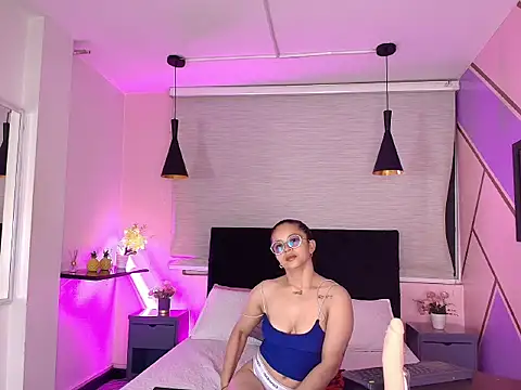 Coraliiine  online show from 03-20-26, 10:20