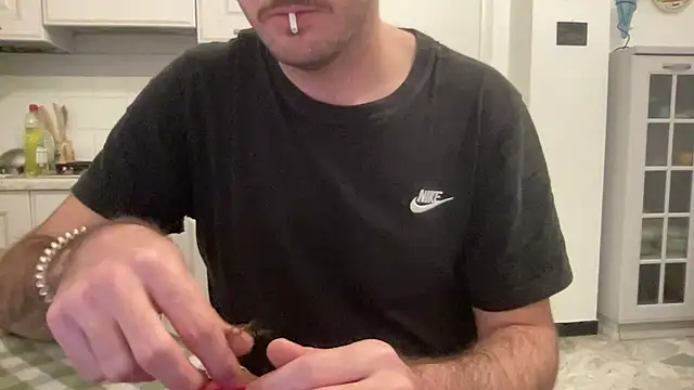 Al0neB0y01 online show from 01-07-26, 09:06