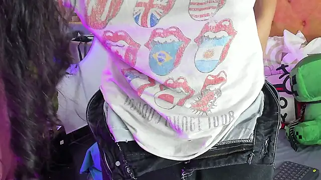 Snapshot of MeowMota_ chatting on 02-06-26, 07:17 MeowMota online show from 02-06-26, 07:17