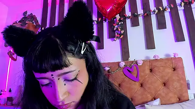 Snapshot of MeowMota_ chatting on 02-18-26, 06:04 MeowMota online show from 02-18-26, 06:04