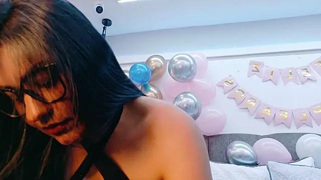 Snapshot of AlmaRose_ chatting on 03-28-26, 12:27 AlmaRose online show from 03-28-26, 12:27