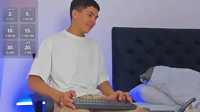 Snapshot of Marcus_Moreno chatting on 01-12-26, 11:43 Marcus Moreno online show from 01-12-26, 11:43