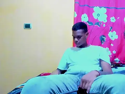 Snapshot of aunstin_mohamme chatting on 02-27-26, 02:22 aunstin mohamme online show from 02-27-26, 02:22