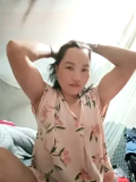 Snapshot of yu--yo chatting on 04-06-26, 10:44 yu--yo online show from 04-06-26, 10:44