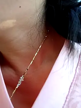 Snapshot of yu--yo chatting on 04-11-26, 12:04 yu--yo online show from 04-11-26, 12:04