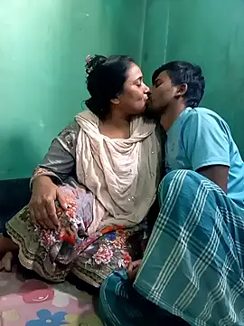 Snapshot of Romantic_Boudi33 chatting on 01-08-26, 10:17 Romantic Boudi33 online show from 01-08-26, 10:17