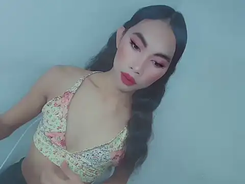 Snapshot of Massivecockfiona chatting on 02-11-26, 06:07 Massivecockfiona online show from 02-11-26, 06:07