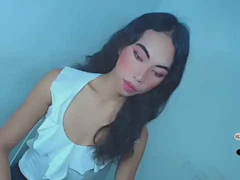 Snapshot of Massivecockfiona chatting on 02-12-26, 05:46 Massivecockfiona online show from 02-12-26, 05:46