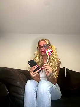 Snapshot of Zungenlolly_quinn chatting on 01-14-26, 08:14 Zungenlolly quinn online show from 01-14-26, 08:14