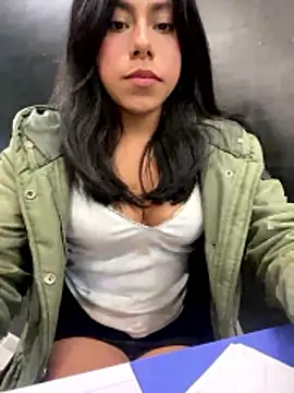 Snapshot of katerinnn99 chatting on 01-14-26, 10:25 katerinnn99 online show from 01-14-26, 10:25