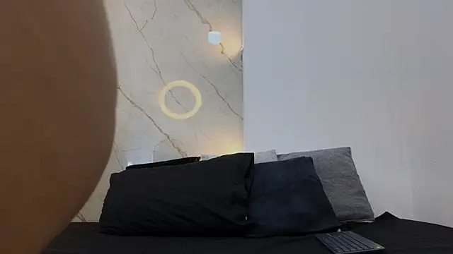 Laura Miller1 online show from 02-18-26, 08:49