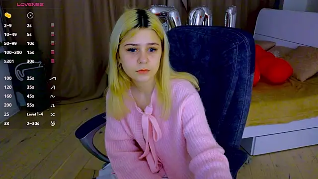 Snapshot of ApheliaStar chatting on 02-15-26, 03:53 ApheliaStar online show from 02-15-26, 03:53