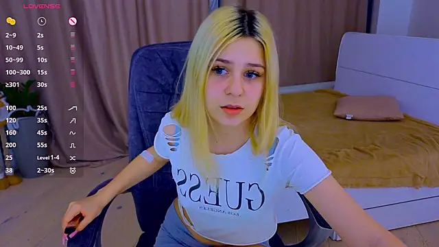 Snapshot of ApheliaStar chatting on 02-20-26, 04:18 ApheliaStar online show from 02-20-26, 04:18