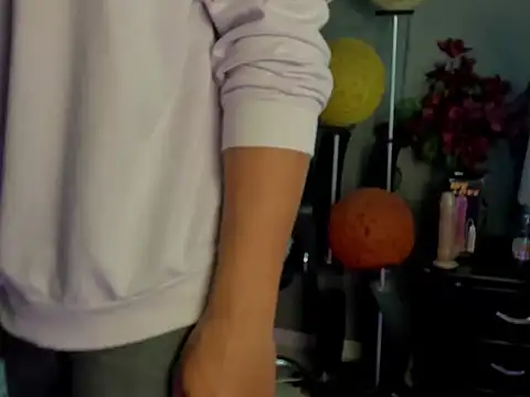 Snapshot of dylaans19 chatting on 02-19-26, 02:24 dylaans19 online show from 02-19-26, 02:24