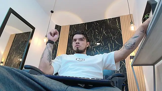 Enzo Turner online show from 01-13-26, 03:23