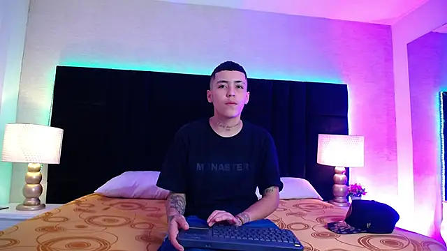 Raven Cox online show from 01-13-26, 04:51