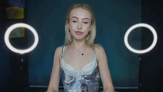 Snapshot of Moon_Silk chatting on 01-13-26, 07:24 Moon Silk online show from 01-13-26, 07:24