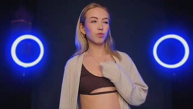 Snapshot of Moon_Silk chatting on 01-14-26, 06:19 Moon Silk online show from 01-14-26, 06:19