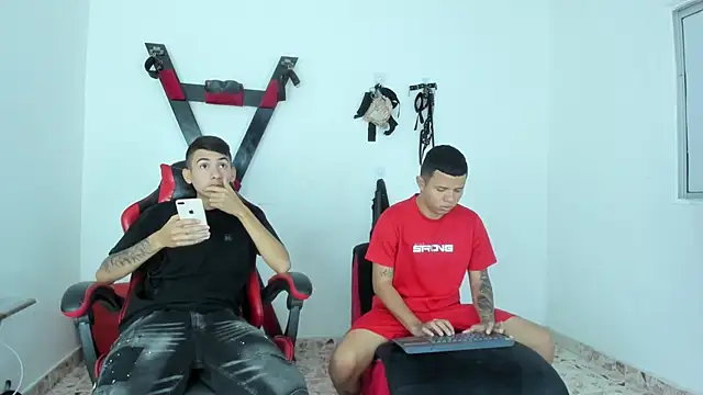 LatinsGuys18 online show from 01-10-26, 12:40