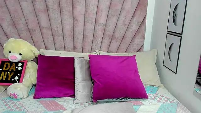 danibellucii  online show from 03-02-26, 02:58