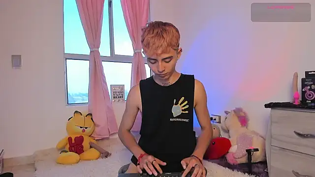 Maiky Cooper01 online show from 02-11-26, 05:07