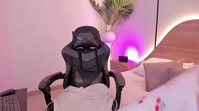 Snapshot of cataleya_castle chatting on 02-25-26, 12:15 cataleya castle online show from 02-25-26, 12:15