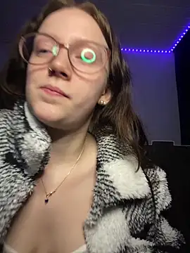 YoungLisaa18 online show from 02-19-26, 07:43