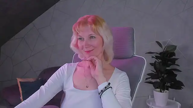 Julie Lucas online show from 03-28-26, 08:58