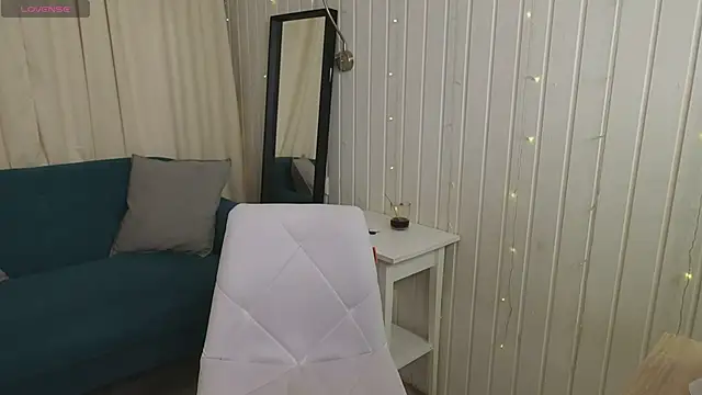 Snapshot of Julies_Lii chatting on 02-20-26, 01:22 Julies Lii online show from 02-20-26, 01:22