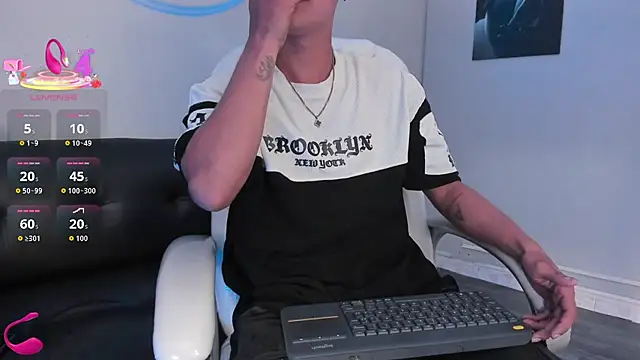 Snapshot of Liam9_ chatting on 01-14-26, 02:39 Liam9 online show from 01-14-26, 02:39