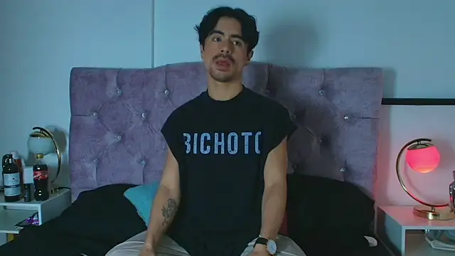 Snapshot of Ethan_Briggs_ chatting on 02-18-26, 03:46 Ethan Briggs online show from 02-18-26, 03:46