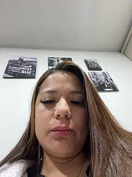 Snapshot of Pretty__Milf chatting on 03-15-26, 09:59 Pretty Milf online show from 03-15-26, 09:59