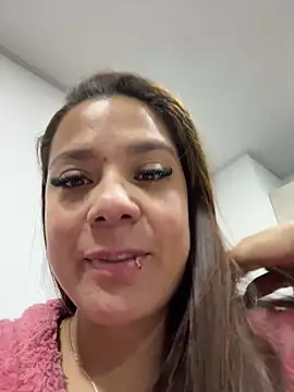 Snapshot of Pretty__Milf chatting on 03-16-26, 09:35 Pretty Milf online show from 03-16-26, 09:35