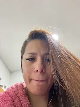 Snapshot of Pretty__Milf chatting on 03-18-26, 09:12 Pretty Milf online show from 03-18-26, 09:12