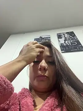 Snapshot of Pretty__Milf chatting on 04-04-26, 11:13 Pretty Milf online show from 04-04-26, 11:13