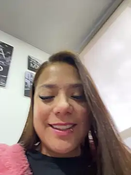 Snapshot of Pretty__Milf chatting on 04-05-26, 11:18 Pretty Milf online show from 04-05-26, 11:18