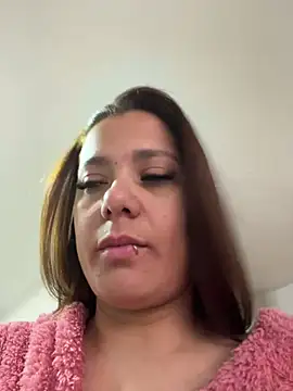 Snapshot of Pretty__Milf chatting on 04-11-26, 11:25 Pretty Milf online show from 04-11-26, 11:25