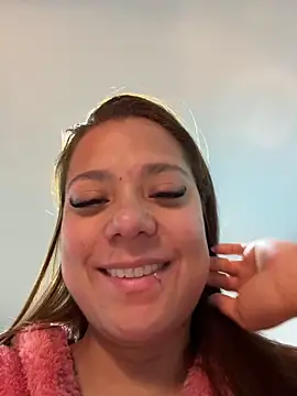 Snapshot of Pretty__Milf chatting on 04-12-26, 10:20 Pretty Milf online show from 04-12-26, 10:20