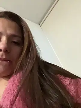 Snapshot of Pretty__Milf chatting on 04-15-26, 06:09 Pretty Milf online show from 04-15-26, 06:09