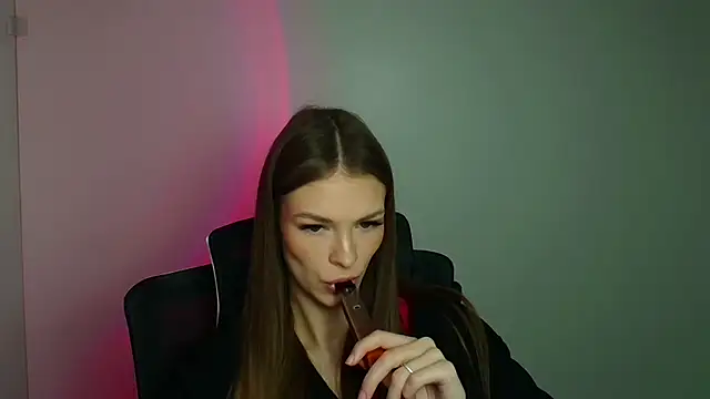 Lina Loveuu online show from 02-19-26, 12:45