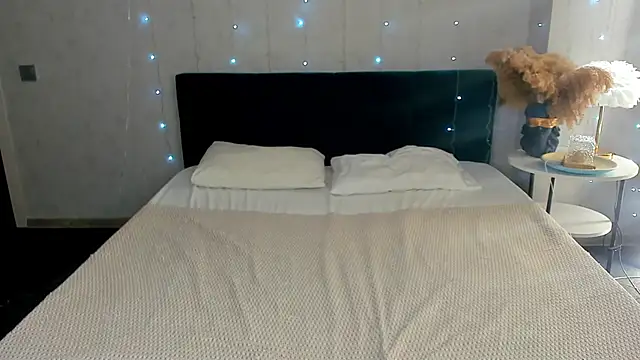 Snapshot of Mira_Silk chatting on 02-27-26, 03:50 Mira Silk online show from 02-27-26, 03:50