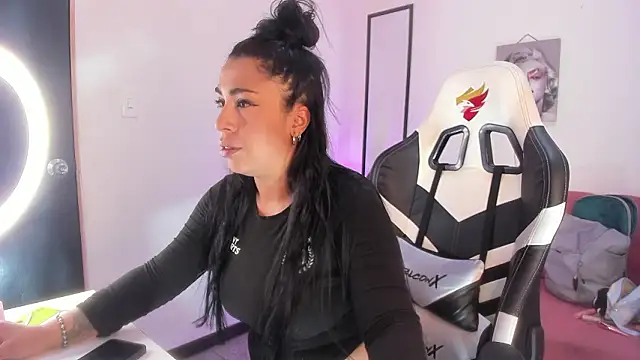 Snapshot of Xiomara_as chatting on 02-07-26, 01:04 Xiomara as online show from 02-07-26, 01:04