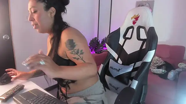 Snapshot of Xiomara_as chatting on 02-21-26, 12:50 Xiomara as online show from 02-21-26, 12:50