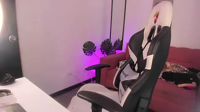 Snapshot of Xiomara_as chatting on 02-25-26, 02:48 Xiomara as online show from 02-25-26, 02:48