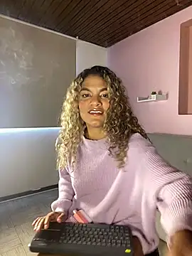 AngelPinkk  online show from 02-01-26, 08:51