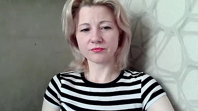 Snapshot of Kitti-Ellison chatting on 01-15-26, 08:41 Kitti-Ellison online show from 01-15-26, 08:41