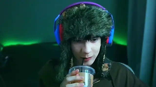 Snapshot of LeonBoykisser chatting on 01-14-26, 04:34 LeonBoykisser online show from 01-14-26, 04:34